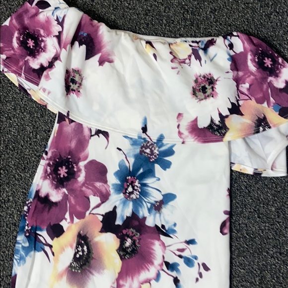 Dress - Picture 3 of 4